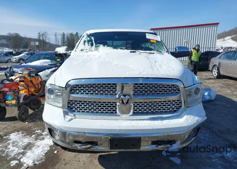 2018 Ram 1500 Laramie 4X4 6'4 Box z USA, uszkodzony, nr VIN 1C6RR7VT2JS180586